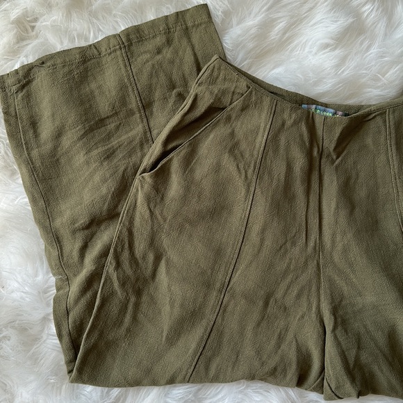 Green Cropped Wide Leg Pants - Picture 3 of 7